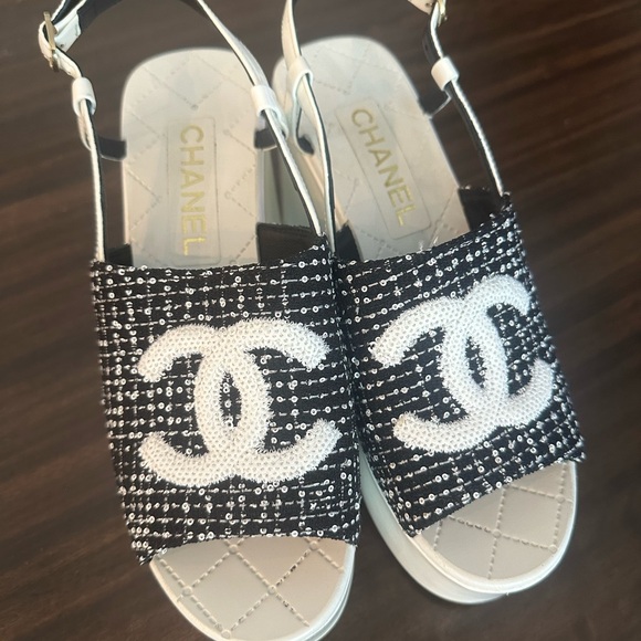Chanel shoes - Picture 1 of 6